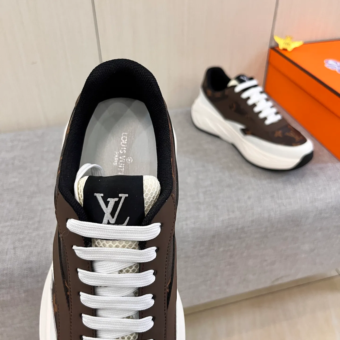 🚘🚘Factory batch 460 men's shoes💰[LV]🔥 Louis Vuitton, high-end men's shoes brand, official website 1:1 latest masterpiece: the upper is made of Italian imported first-layer cowhide with a comfortable and breathable lining➕original non-slip and wear-resistant outsole🔥, making walking more convenient and comfortable! An exclusive new model, a stunning work, a beautiful 1:1 replica [color] compared to the official quality! Create a fashionable personality to set off your uniqueness! A must-have for trendy men! Classic 🔥Size: 38-44 Color: 🔥 2⃣️colors available🔥.